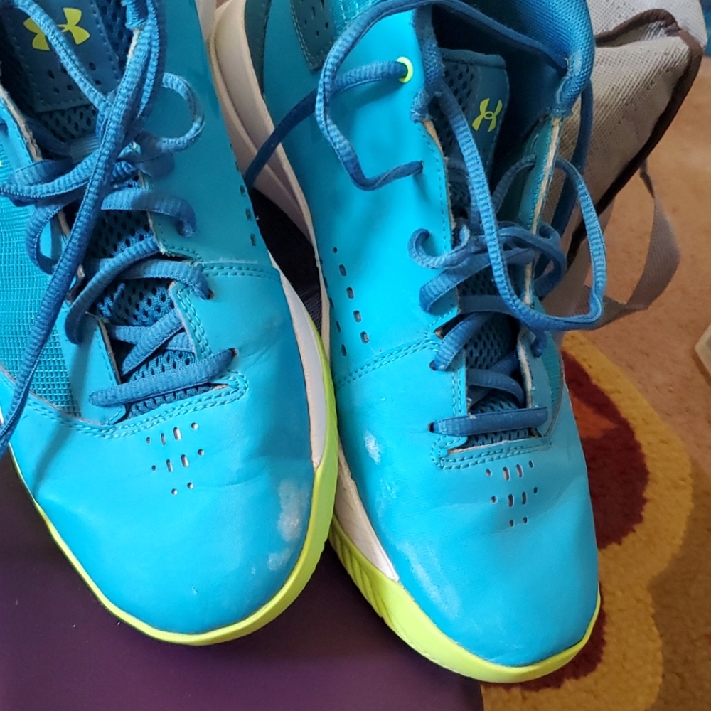 Under Armour Shoes - Picture 7 of 7